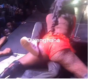 Sista Afia twerks on Patapaa on stage during her album launch at the West Hills Mall