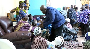 Akufo-Addo in a handskake with Yagbon Wura Tuntumba Bore Essa I.