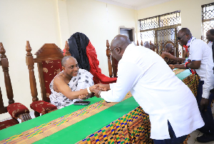 Dr, Bawumia exchanging pleasantries with  Nii Adjei Koofeh IV, La Shikitele