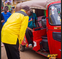 Alan Kyerematen in a chat with a Pragya rider