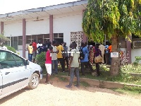 The robbers were whisked into the MCE's office by some policemen to avoid lynching