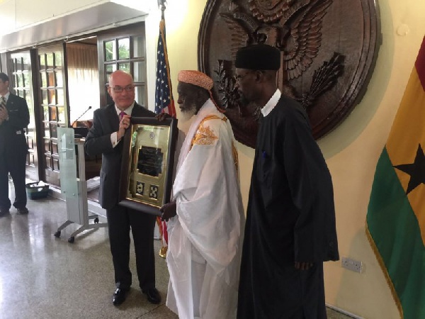Sheikh Osman Nuhu Sharubutu recieves award for Peace and Social Justice