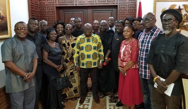 President Nana Akufo-Addo in a pose with the members of the delegation