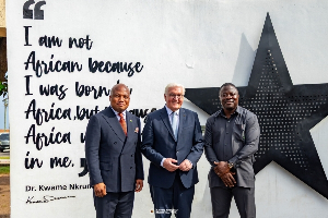 The German president (M) with Samuel Okudzeto Ablakwa (L) and Yussif Issaka Jajah