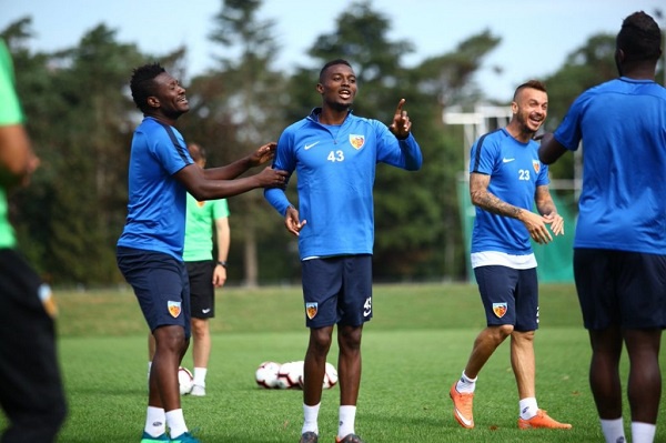 Gyan training with some teammates