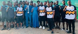 Ghana Football Association (GFA) president Kurt Okraku (in suit) with the Dreams FC squad