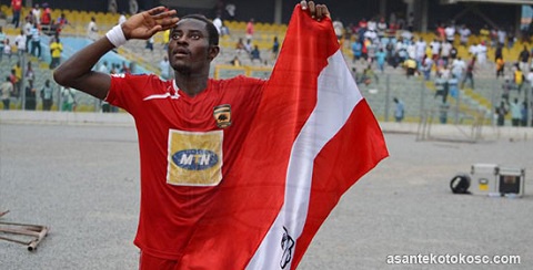 Ahmed Adams has completed his move to  Ashantigold.