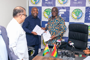 Minister Eric Opoku (R) with the Fauree Link GH Limited boss