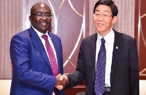 Vice President Bawumia in a warm handshake with  President of the China Exim Bank, Mr Liu Liange