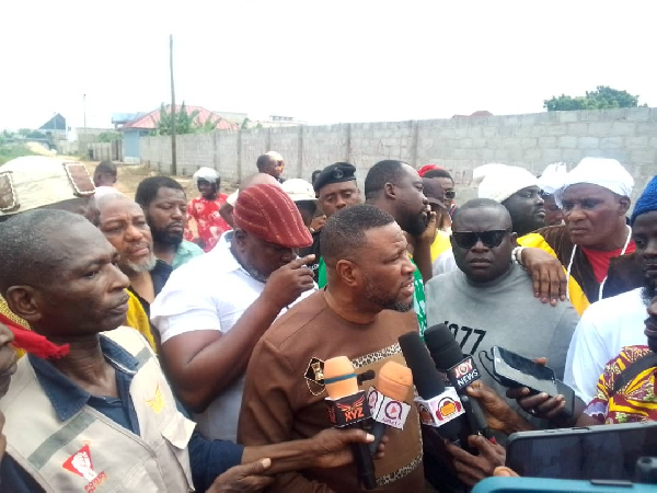 James Enu (speaking in mic) had to intervene at the Ramsar Site to ease tensions