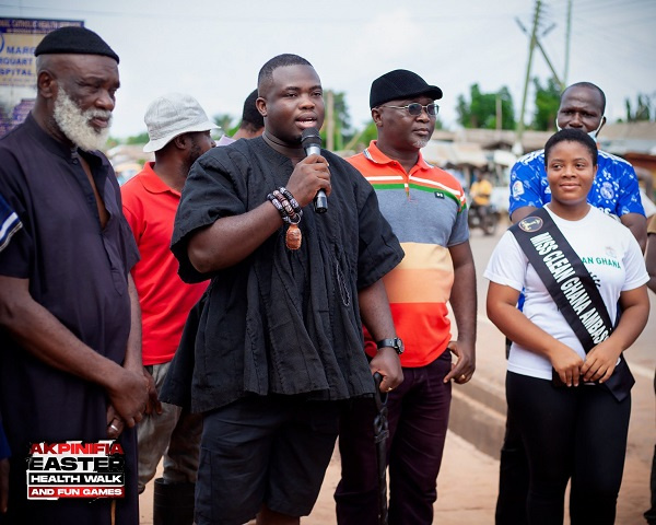 Akpinifia Okpekpewuokpe Dagadu IX speaks to his subjects