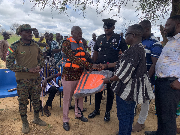 Bede Ziedeng (middle) making the presentation