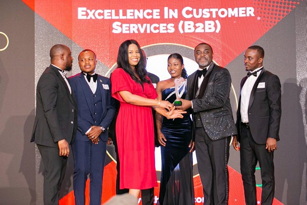 Staff and executives of Comsys Ghana with the award