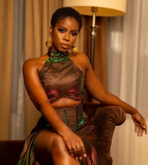 Female vocalist, MzVee