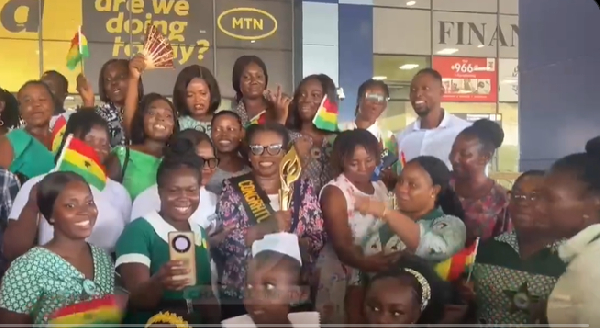 Naomi Oyoe Ohene Oti received a heroic welcome at KIA after receiving the global nursing award