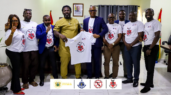 Abubakar Saddick (Cyborg PU) in a photograph with staff of NACSA