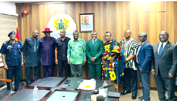 Members of the committee with the minister (5th from right)