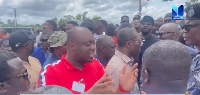 Some NPP leaders confronting police officers