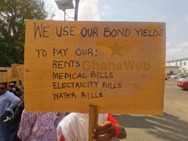 Pensioners protest against debt exchange programme at the Ministry of Finance