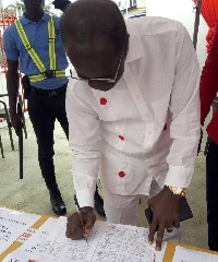 Dr Papa Kwesi Nduom, signing the Montie 3 counter petition