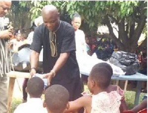 Togbe Afede XIV serving children at the event