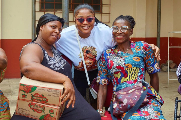 MzGee [C] with some mothers during the donation