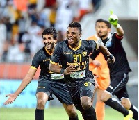 Rashid Sumaila (middle) scored his first goal for Al Gharafa