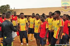 Keni with players at Pobiman