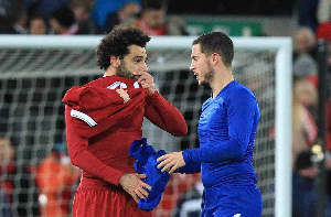 Mohamed Salah (in red) and Eden Hazard (in blue)