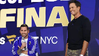 Messi (L)  and NFL legend Tom Brady (R)