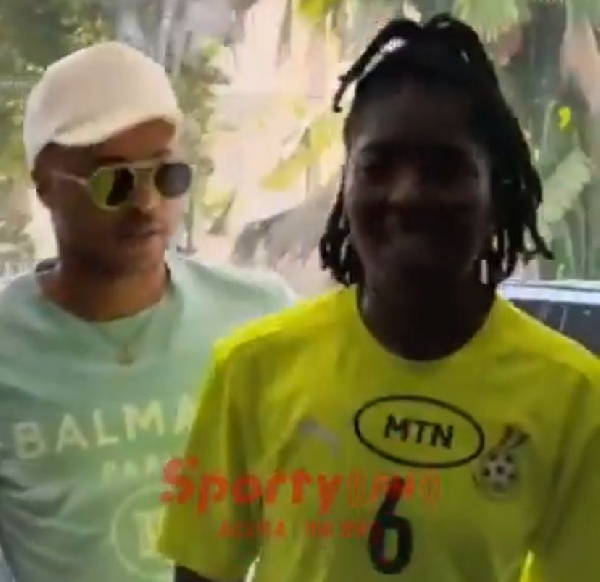 Dede (L) was seen entering the team's hotel with Jennifer (R)