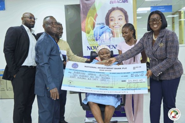Rebecca Odarquaye (seated) receiving her support from Obuobia Darko-Opoku of Mahama Cares