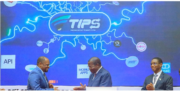 Vice President Philip Mpango, Finance deputy minister Hamad Chande (L) and Bank of Tanzania governer