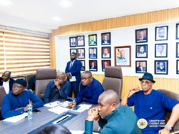 Energy minister in a meeting with stakeholders