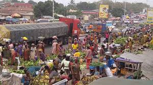 The Ejisu market is currently located on the edge of the Kumasi-Accra highway