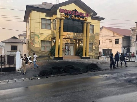 Angry Menzgold customers burn tyres at the building entrance
