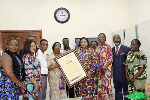 Dr. Doreen Owusu-Fianko presenting the citation to the First Lady