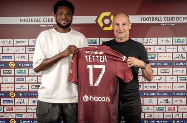 Ghanaian forward, Benjamin Tetteh with a club official