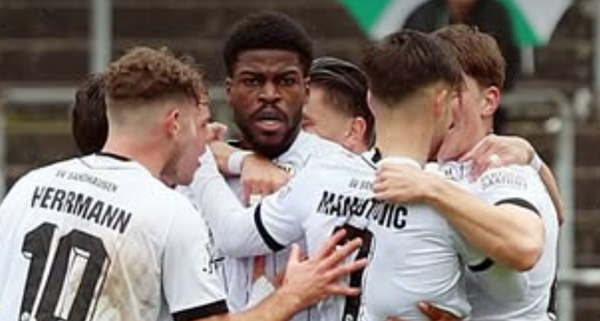 Kwabe Appiah Schulz (middle) is Ghanaian defender