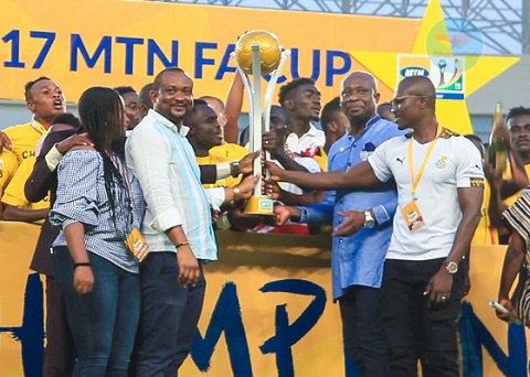 Kotoko being presented the trophy by the deputy Sports Minister and the Vice President of GFA