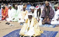 Sheikh Dr. Osmanu Nuhu Sharubutu leading muslims during a prayer session