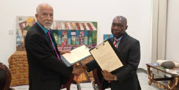 An official from Seychelles' Institute of Culture and Arts (L) and a rep from the Manyhia Museum (R)