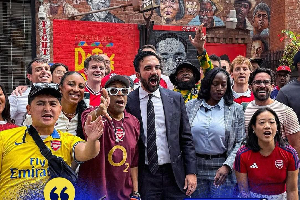 Zohran Kwame Mamdani (in suit) together with some Arsenal fans
