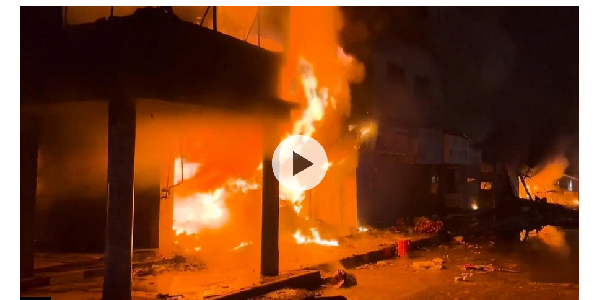 Watch: Firefighters battle deadly blaze at Karachi shopping centre