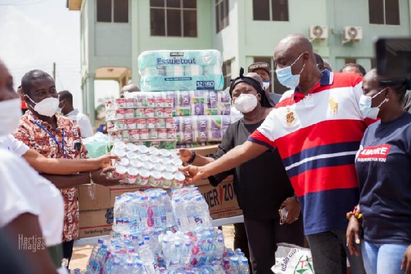 The CEO of YEA, Justin Kodua donated food items, sanitizers etc to the Agogo Hospital