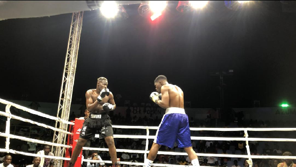 Abu Kamoko (L) defeated Stephen Ackon (R)