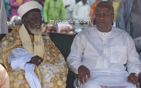 Sheikh Dr Osmanu Nuhu Sharubutu (L) with President Mahama