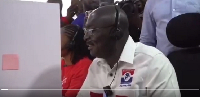 Dr. Mahamudu Bawumia at the call centre reaching out to people