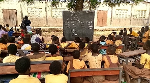 Basic pupils studying under a tree