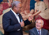 Mahama responding to a toast at a lunch hosted by the Bordeaux Chamber of Commerce